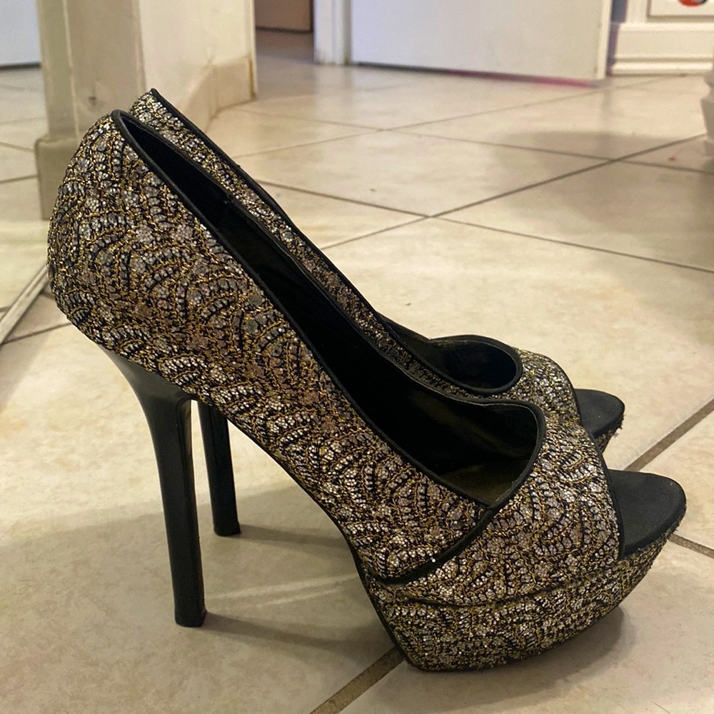 Carlos Santana size 9 heels